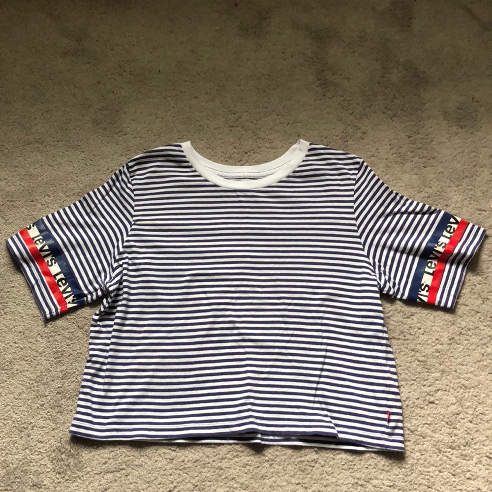 Kids Levi’s cropped t-shirt.  Size 12-13 kids